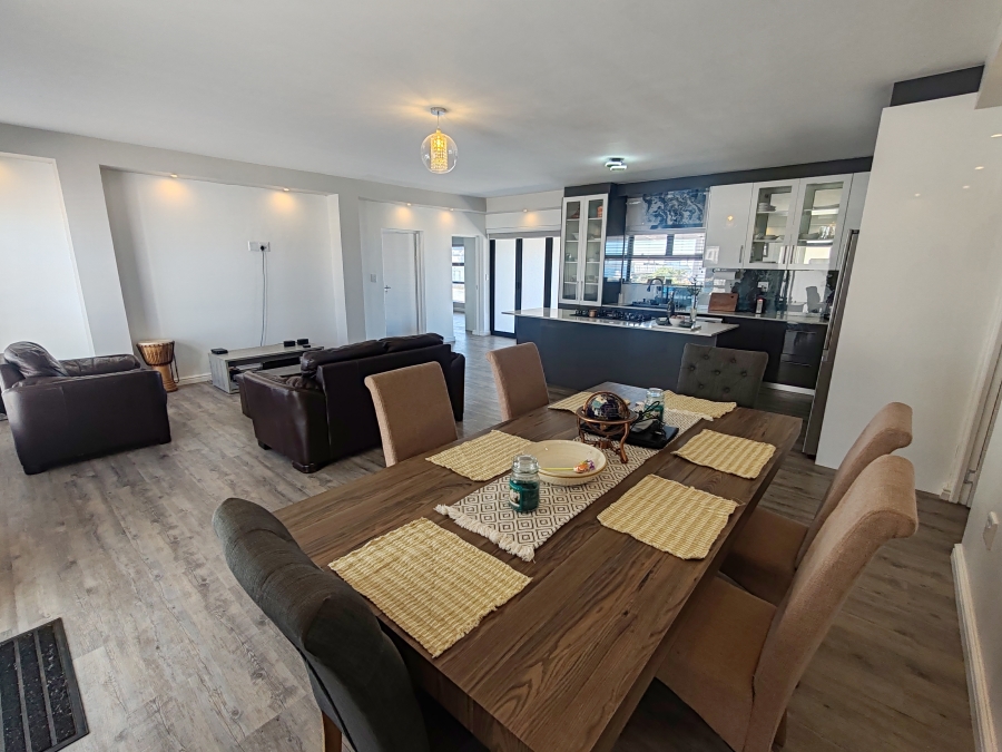 To Let 4 Bedroom Property for Rent in Hoogland Western Cape